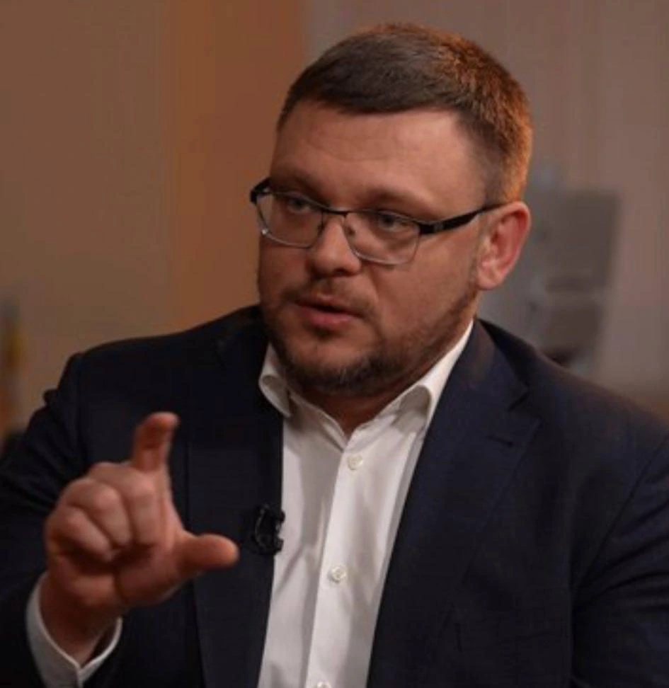 «Скандали ніхто не забуде», — від директора НАБУ Кривоноса вимагають відставки після повідомлень про фіктивного сина та хабарі